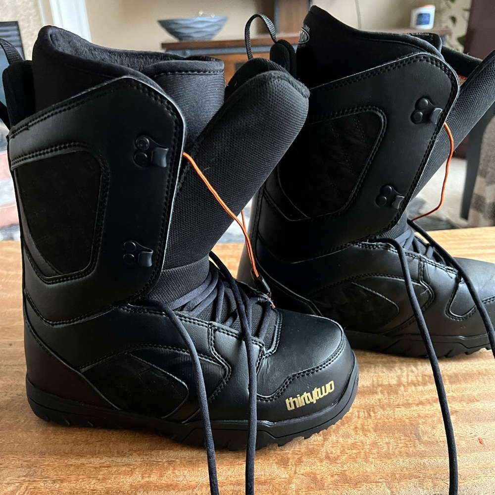 SNOWBOARD BOOTS size 9.5